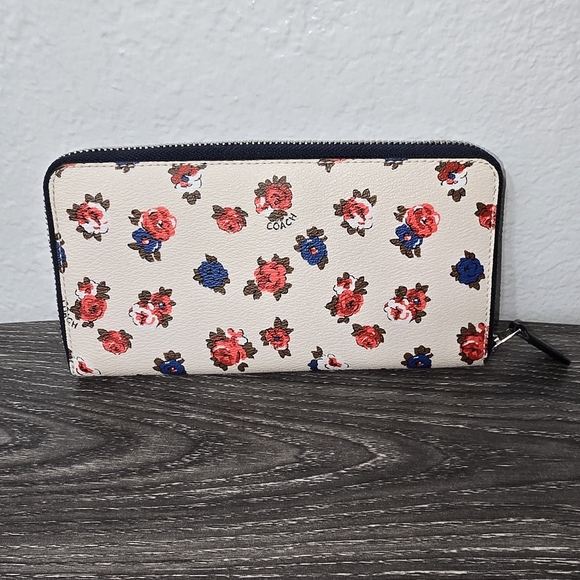 NWOT Coach Zip Around Wallet - Picture 2 of 3